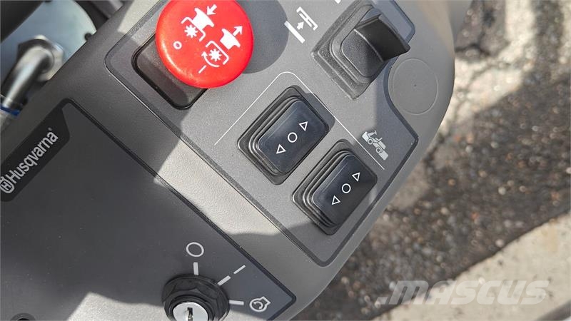 Husqvarna P524X Efi Inkl. 122X klippebord Traktorske kosilice