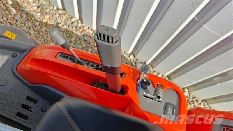 Husqvarna R 214TC 103cm klippebord جرارات مدمجة