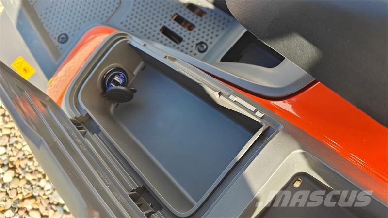 Husqvarna R200IX AWD Long Range model (dobbelt batteri) Traktorklippere
