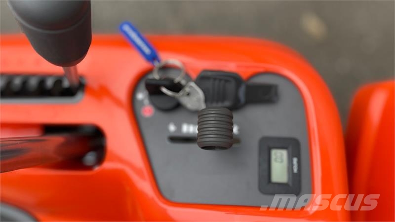 Husqvarna R216Ts Awd inkl. 103cm klipper - NY MODEL Reitermäher