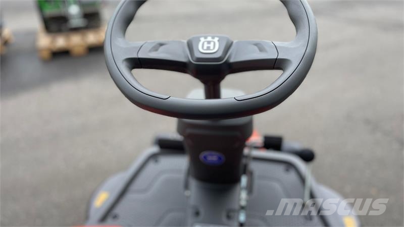 Husqvarna R216Ts Awd inkl. 103cm klipper - NY MODEL Reitermäher