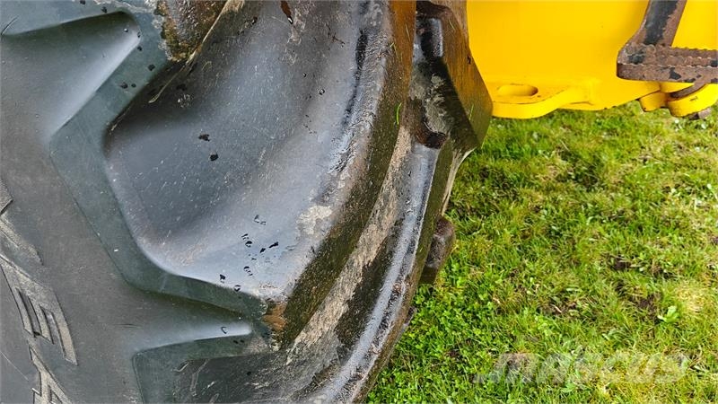 JCB 435s Pale gommate