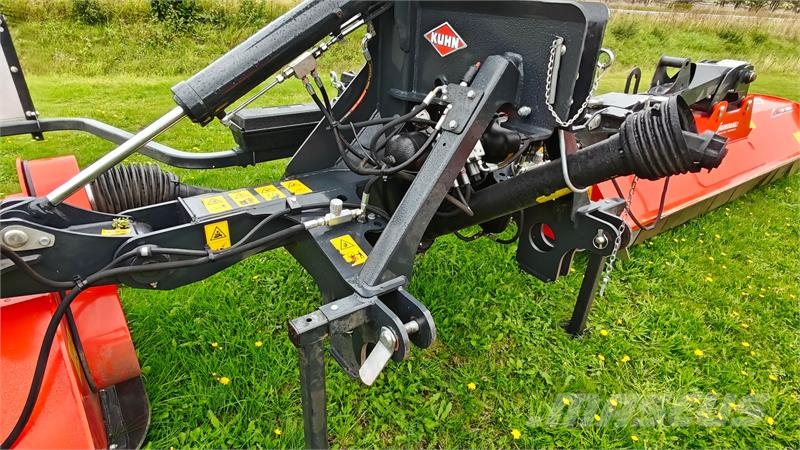 Kuhn BP 8300 og BPR 305 Kaszák