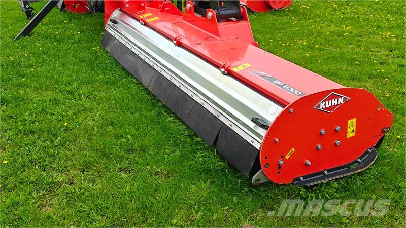 Kuhn BP 8300 og BPR 305 Kaszák