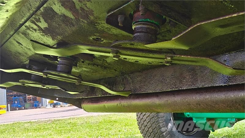 Major Bugseret rotorklipper til boldbaner Навісні та причіпні косарки