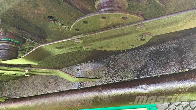 Major Bugseret rotorklipper til boldbaner Навісні та причіпні косарки