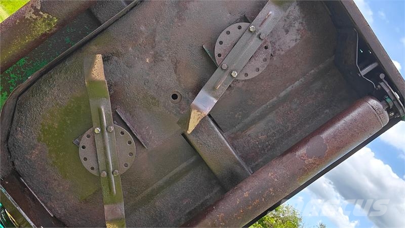Major Bugseret rotorklipper til boldbaner Навісні та причіпні косарки