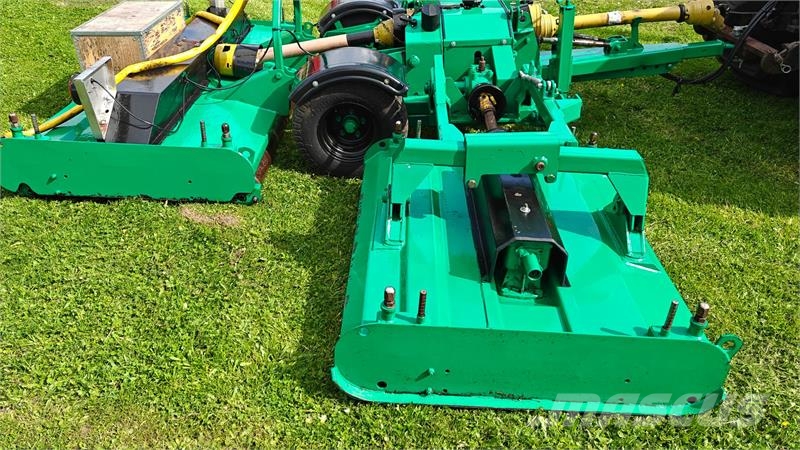 Major Bugseret rotorklipper til boldbaner Навісні та причіпні косарки