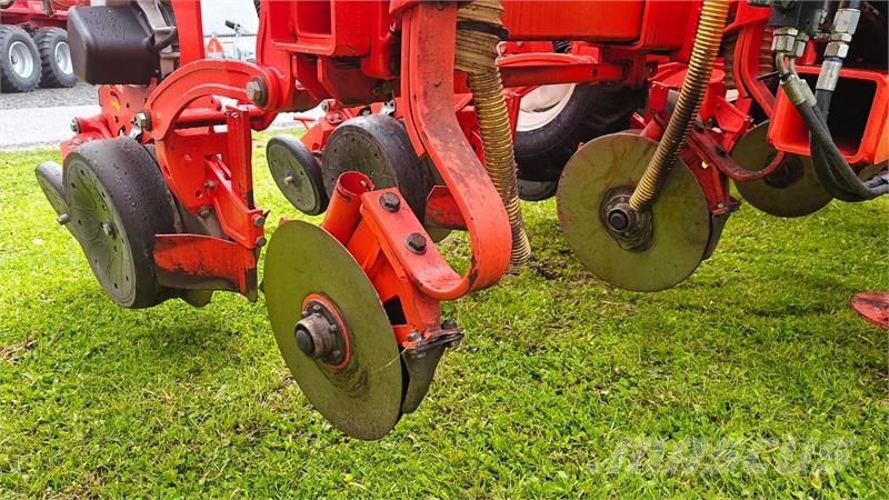 Maschio Gaspardo MANTA ISOTRONIC 12-75 XL Med fronttank Sejačice