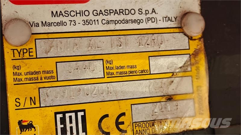 Maschio Gaspardo MANTA ISOTRONIC 12-75 XL Med fronttank Sejačice