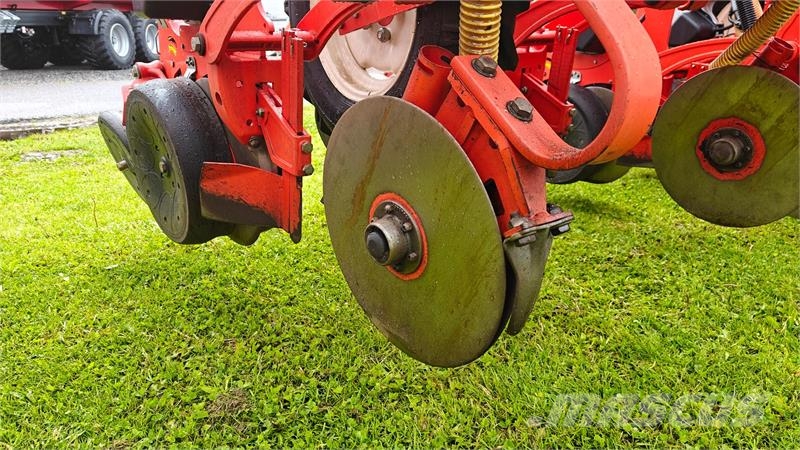 Maschio Gaspardo MANTA ISOTRONIC 12-75 XL Med fronttank Sejačice