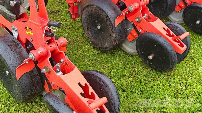 Maschio Gaspardo MANTA ISOTRONIC 12-75 XL Med fronttank Sejačice