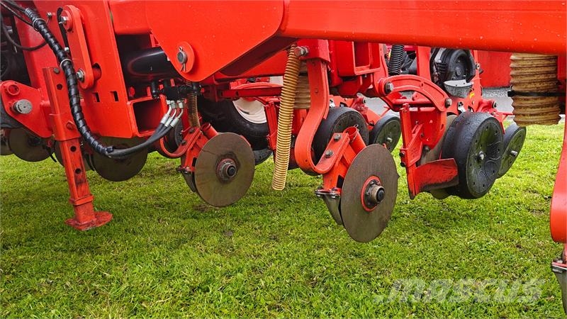 Maschio Gaspardo MANTA ISOTRONIC 12-75 XL Med fronttank Sejačice