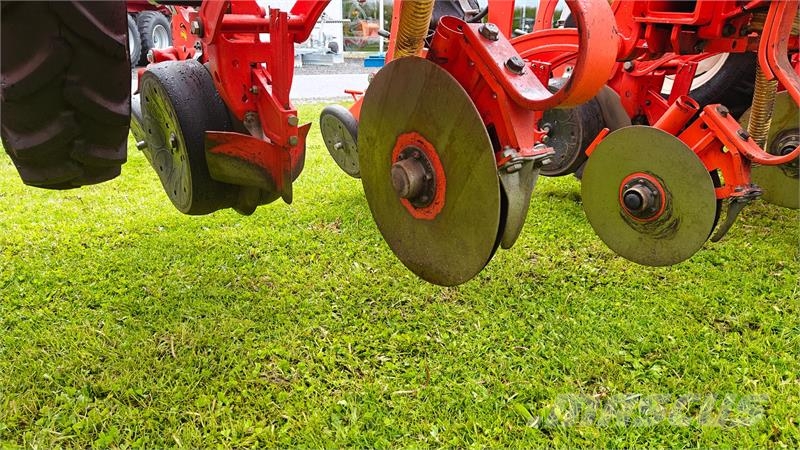 Maschio Gaspardo MANTA ISOTRONIC 12-75 XL Med fronttank Sejačice