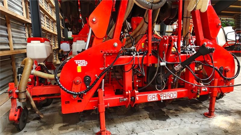 Maschio Gaspardo MANTA ISOTRONIC 12-75 XL Med fronttank Sejačice