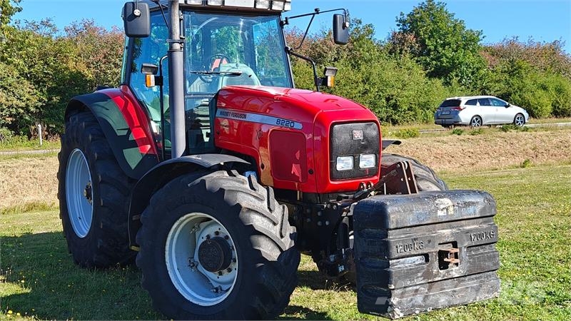 Massey Ferguson 8220 powerControl Xtra Traktoren