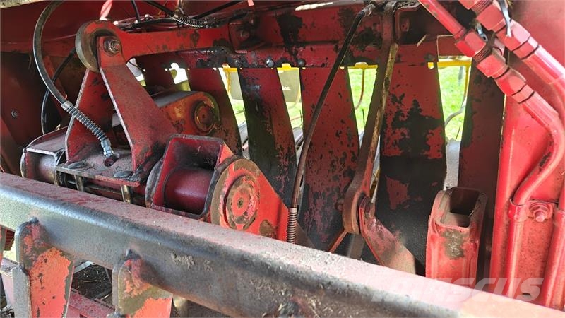New Holland BB980 محزمات مربعة