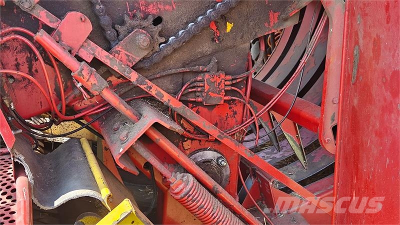 New Holland BB980 محزمات مربعة