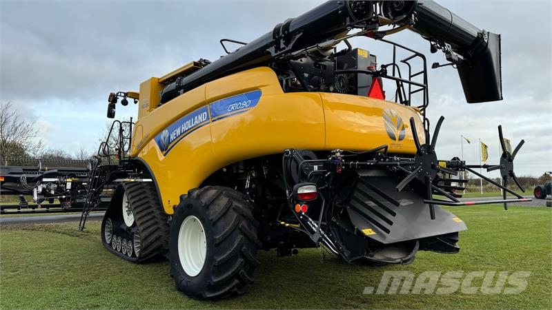 New Holland CR10.90 på Bælter Maaidorsmachines