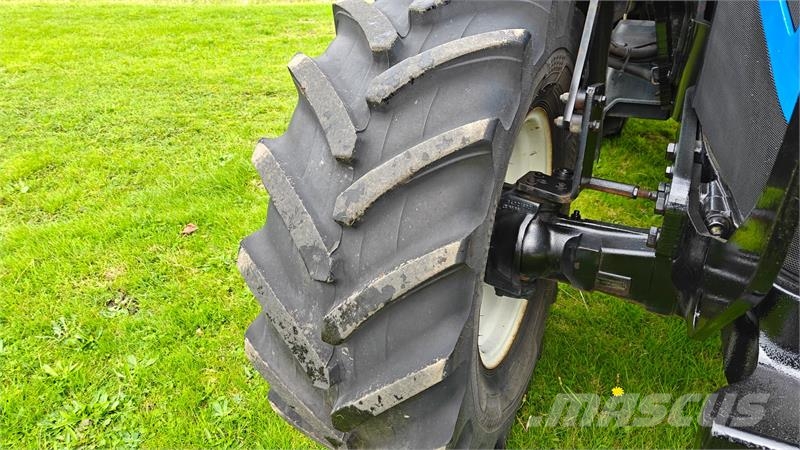 New Holland T4.95 Med frontlæsser Tractoare