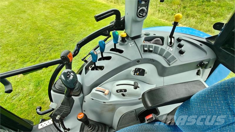 New Holland T4.95 Med frontlæsser Tractoare