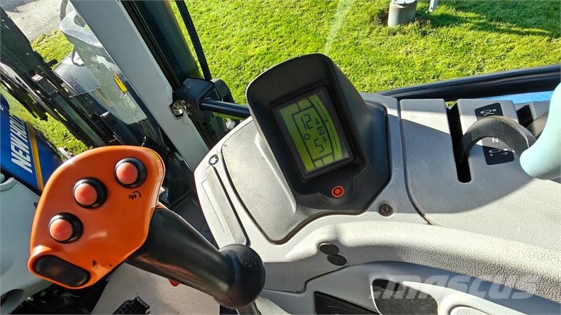 New Holland T7.260 med Quicke Q7M Frontlæsser Tractoare