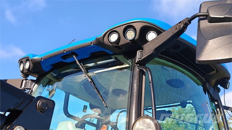 New Holland T7.260 med Quicke Q7M Frontlæsser Tractoare