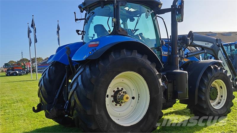 New Holland T7.260 med Quicke Q7M Frontlæsser Tractoare