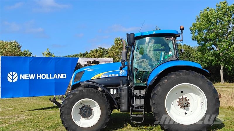 New Holland T7050 AUTO COMMAND Tracteur