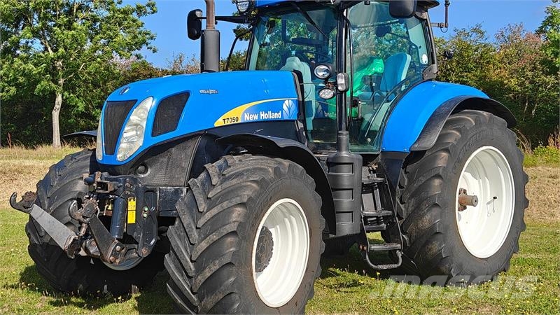New Holland T7050 AUTO COMMAND Tracteur