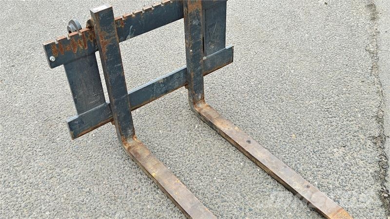 - - - pallegafler med Schäffer krogbeslag Altri componenti