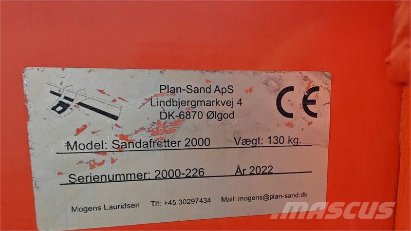 Plan-Sand Sandafretter 2000 Afretter med tilhørend Muud põllumajandusmasinad