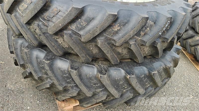  sprøjtehjul 380/90R46 - 270/95R36 XXX New Holland  Däck, hjul och fälgar