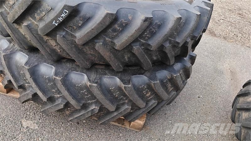  sprøjtehjul 380/90R46 - 270/95R36 XXX New Holland  Däck, hjul och fälgar