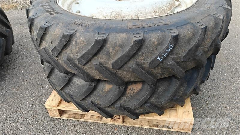  sprøjtehjul 380/90R46 - 270/95R36 XXX New Holland  Däck, hjul och fälgar