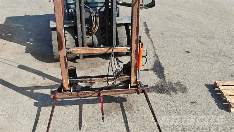 - - - Storballespyd m/EURO beslag Med hydraulisk o Front loader accessories