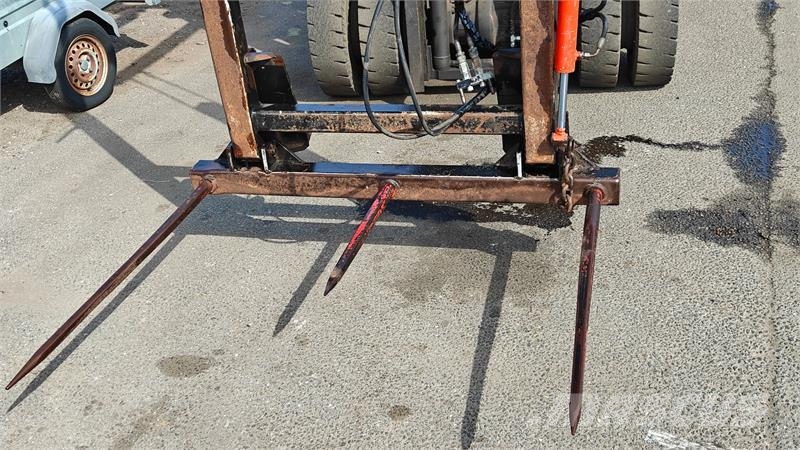 - - - Storballespyd m/EURO beslag Med hydraulisk o Front loader accessories