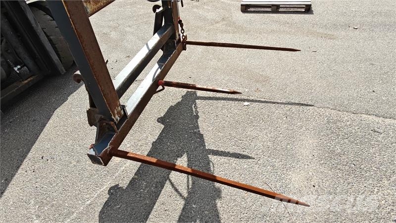- - - Storballespyd m/EURO beslag Med hydraulisk o Front loader accessories
