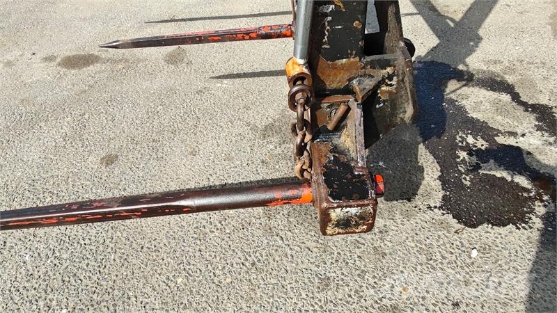 - - - Storballespyd m/EURO beslag Med hydraulisk o Front loader accessories