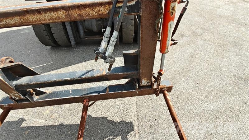 - - - Storballespyd m/EURO beslag Med hydraulisk o Front loader accessories