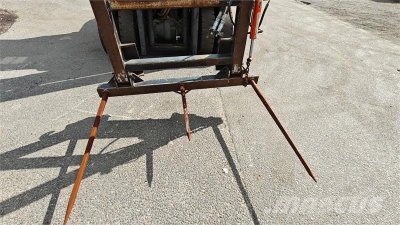 - - - Storballespyd m/EURO beslag Med hydraulisk o Front loader accessories