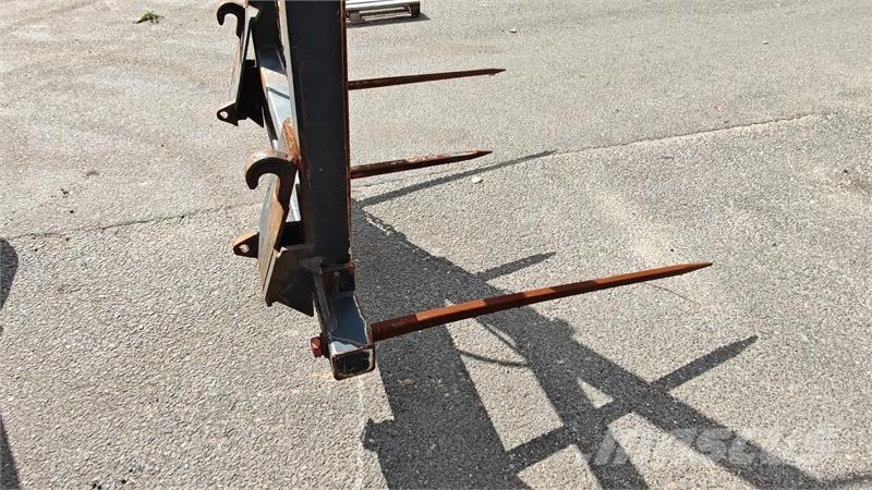 - - - Storballespyd m/EURO beslag Med hydraulisk o Front loader accessories