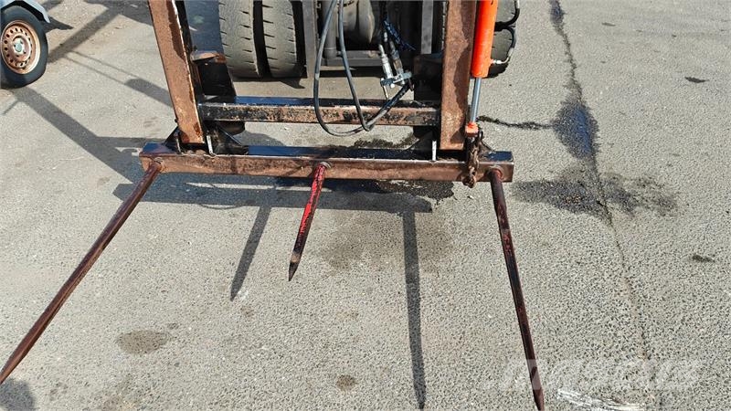 - - - Storballespyd m/EURO beslag Med hydraulisk o Front loader accessories