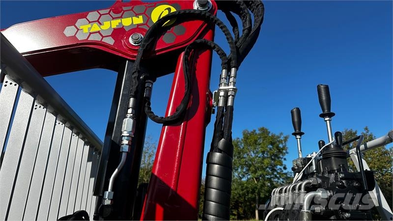 Tajfun GAP 90 med DOT 40K kran ( 7,1 M ) 林業拖車