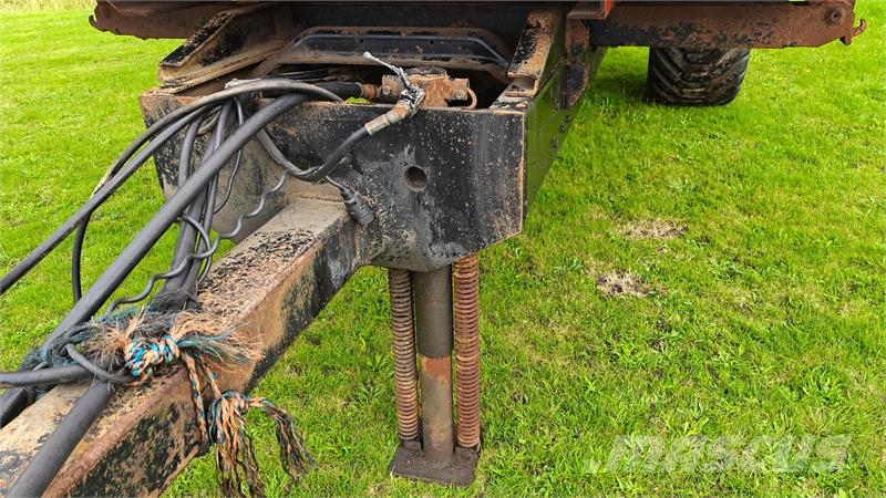 - - - Tipvogn med bremser Tipper trailers