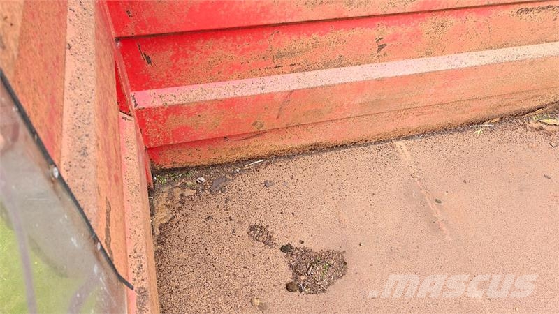 - - - Tipvogn med bremser Tipper trailers