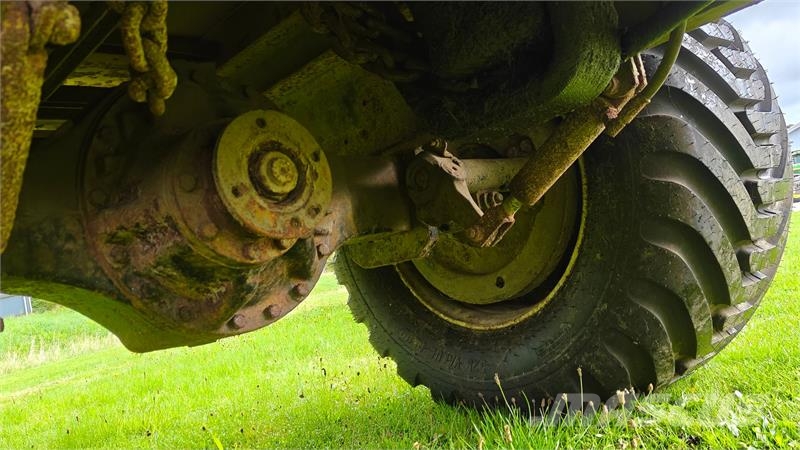 - - - Tipvogn med bremser Tipper trailers