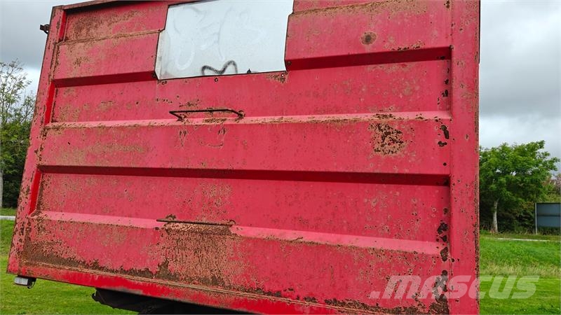 - - - Tipvogn med bremser Tipper trailers