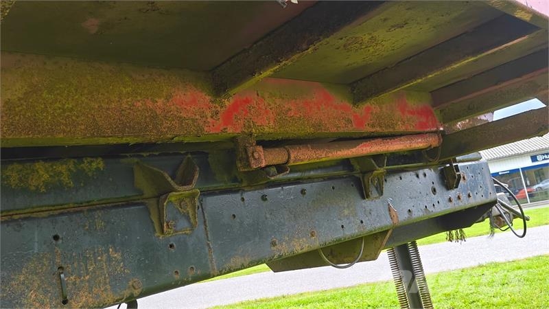 - - - Tipvogn med bremser Tipper trailers