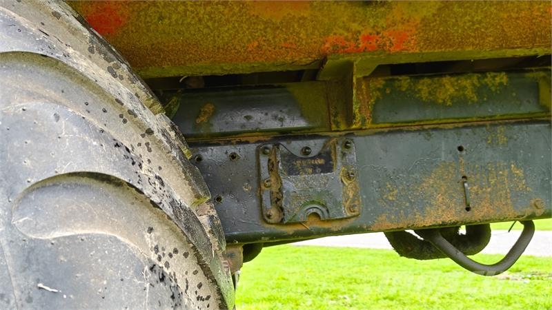 - - - Tipvogn med bremser Tipper trailers